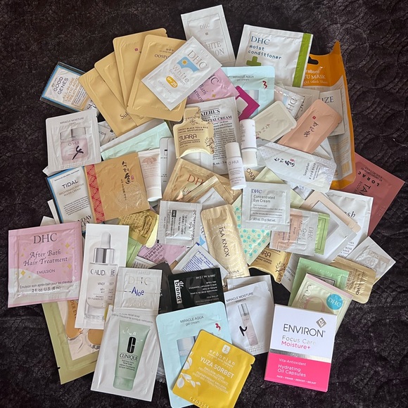 Lot of beauty samples (118 count) - Picture 1 of 4